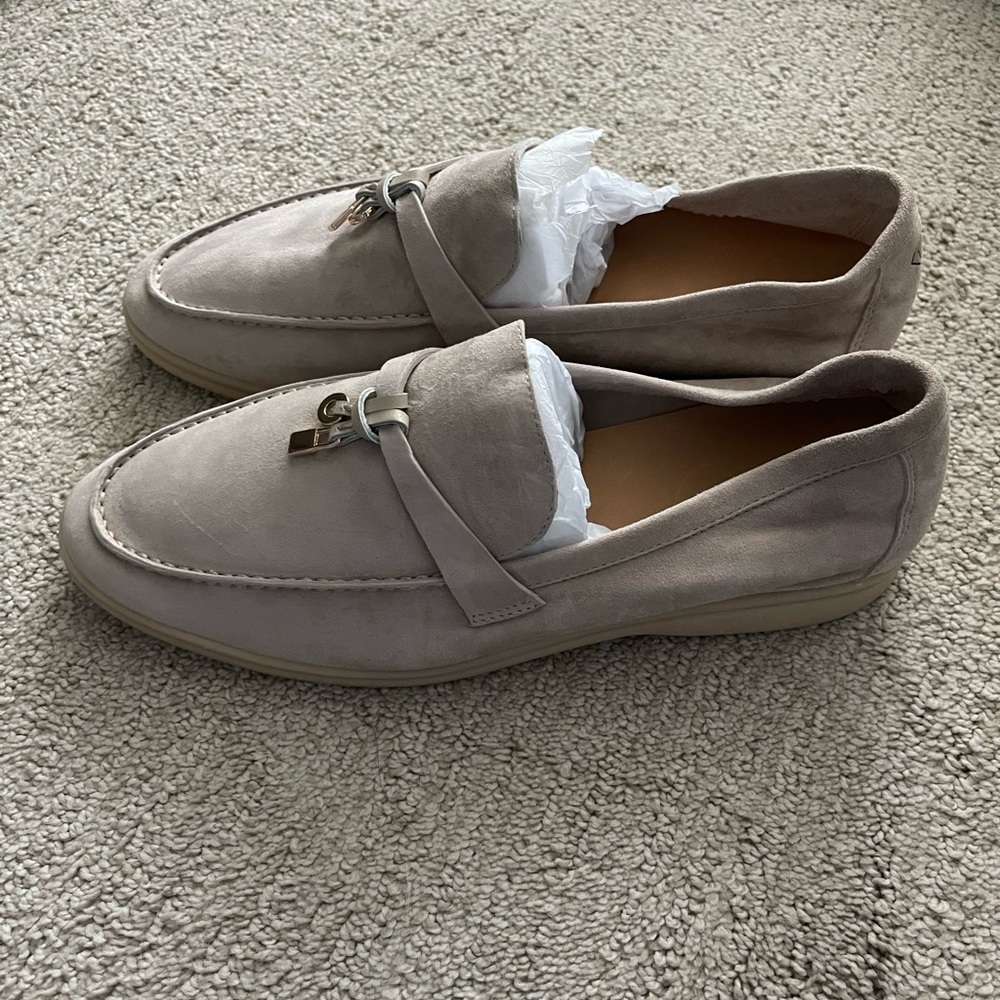 NWOB GENUINE SOFT SUEDE LOAFERS IN CRÈAM / BLUSH EUR41/ US9 - Picture 2 of 9